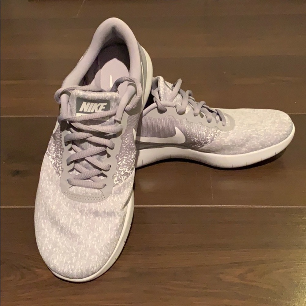 Nike Flex Contact in Gray/White Size 8.5